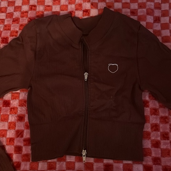 Crop Top jacket and short sleeve jacket. - Picture 2 of 6